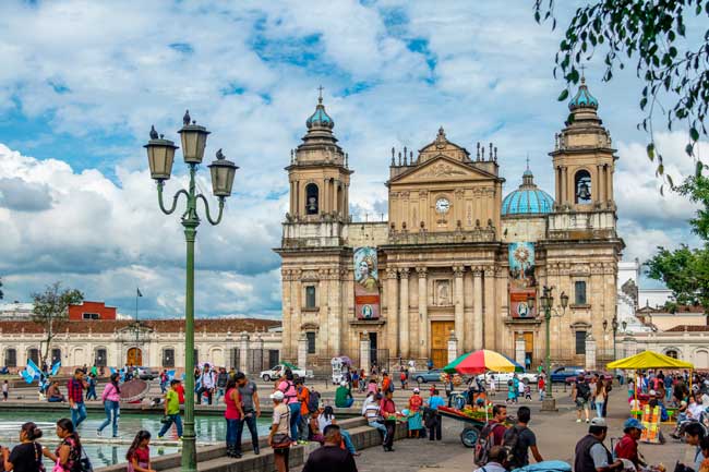 La Ciudad de Guatemala es la capital y la ciudad más poblada de la República de Guatemala.