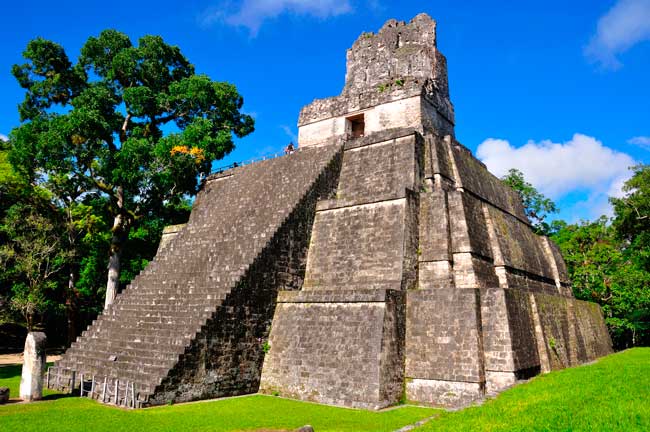 El Parque Nacional de Tikal cuenta con uno de los vestigios Maya más bien conservados del mundo.